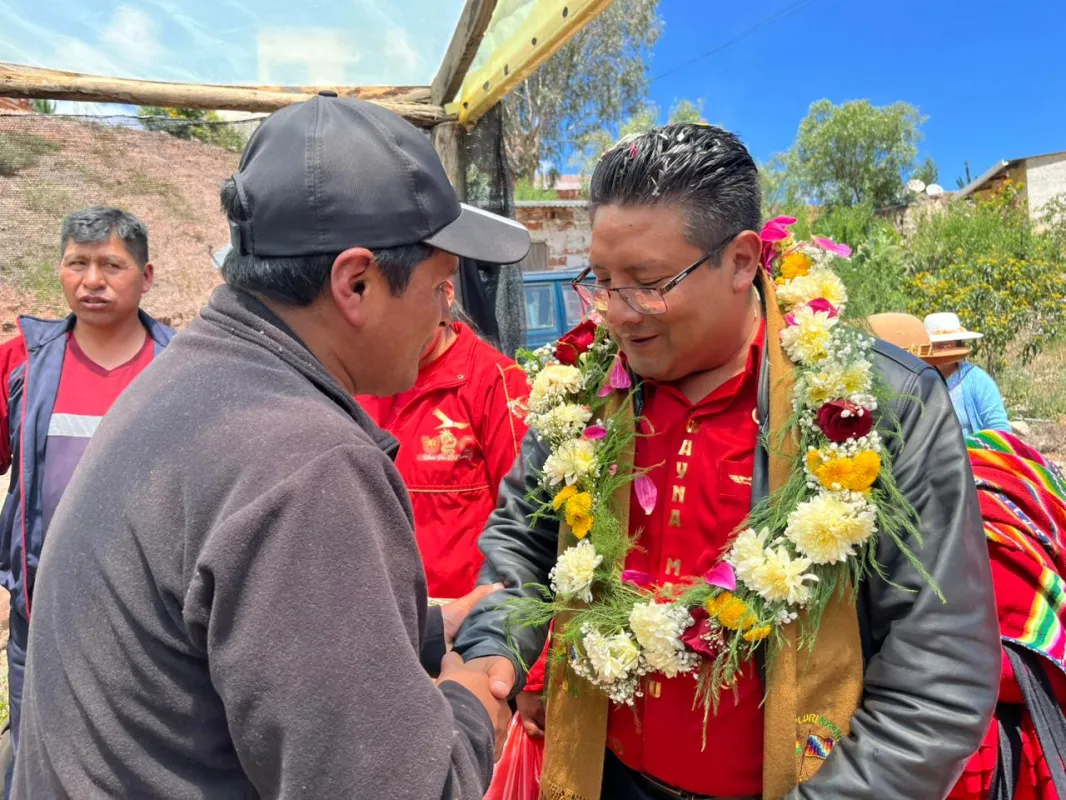 Llegó el turno de Mecapaca: Santos Quispe recibe apoyo para continuar con el desarrollo del departamento